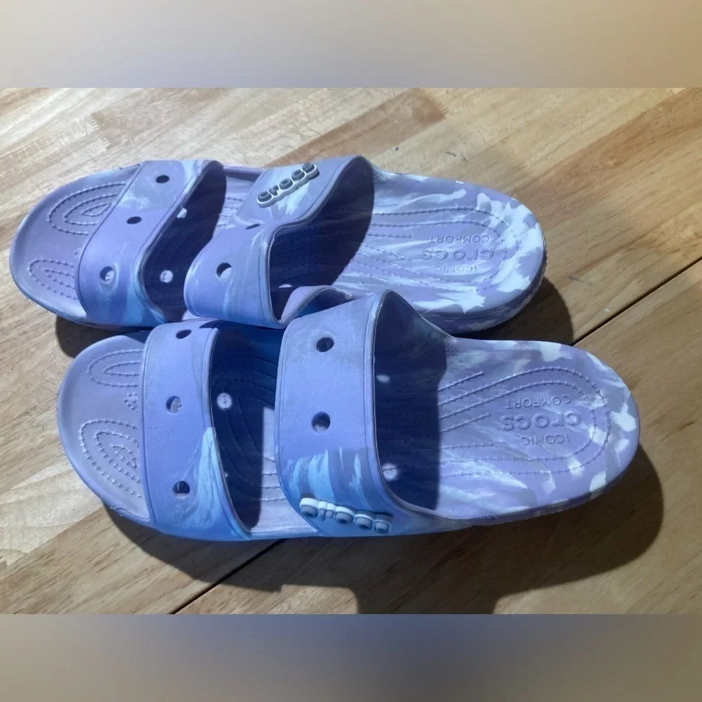 Crocs in Purple/white slide on sandals in size Men’s 13z. Great condition